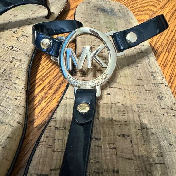 Michael Kors Black Jelly Thong Sandals Gold MK Logo Size 9 - Picture 2 of 5